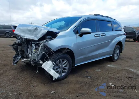 2022 Toyota Sienna Le z USA, uszkodzony, nr VIN 5TDKRKEC3NS123969